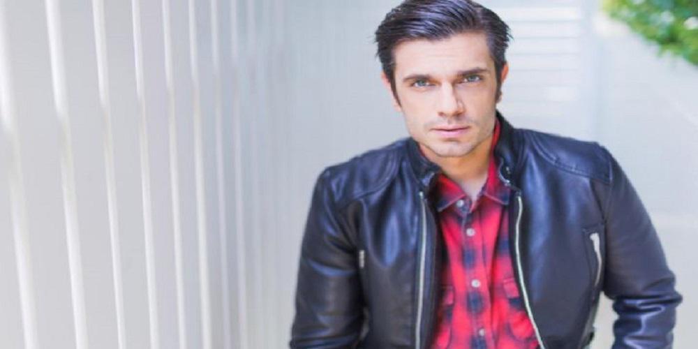 Δεν ξανάγινε: Θαυμάστρια πέταξε το... σουτιέν της στον Μύρωνα Στρατή! [εικόνα]