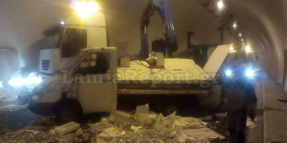 Γέμισε με γαύρο η σήραγγα της Στυλίδας - Σοβαρό τροχαίο τα ξημερώματα [εικόνες]