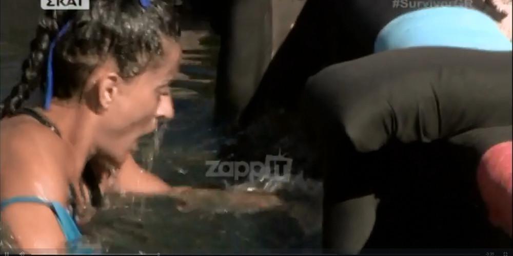 Survivor: Σέξι ατύχημα για Χατζίδου και Δαλάκα! - Τους έφυγαν τα μπουστάκια [βίντεο]