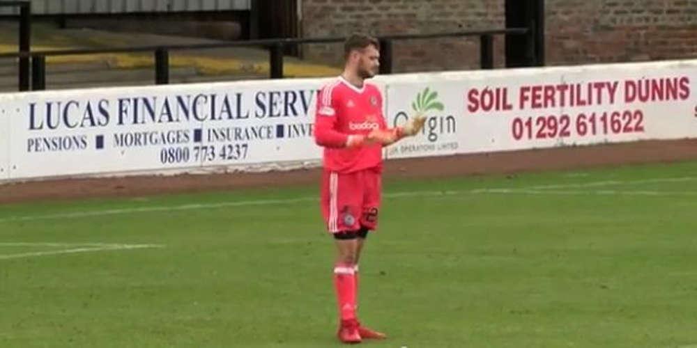 Η διπλή γκάφα της χρονιάς ανήκει σε τερματοφύλακα! [βίντεο]