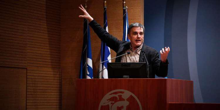 Επιλεκτικές αυξήσεις στους μισθούς του ΥΠΟΙΚ με την υπογραφή Τσακαλώτου