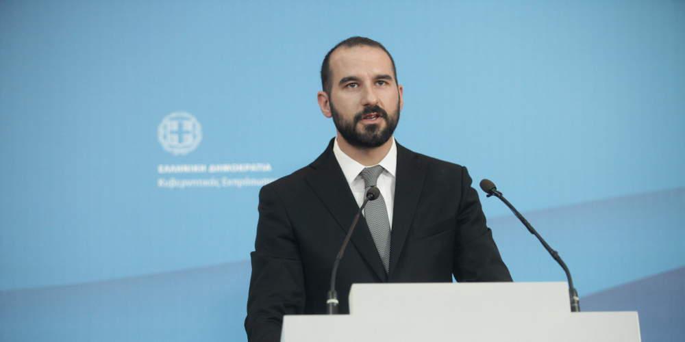 Η Αθήνα καίγεται και ο Τζανακόπουλος πλέκει το εγκώμιο του Τόσκα