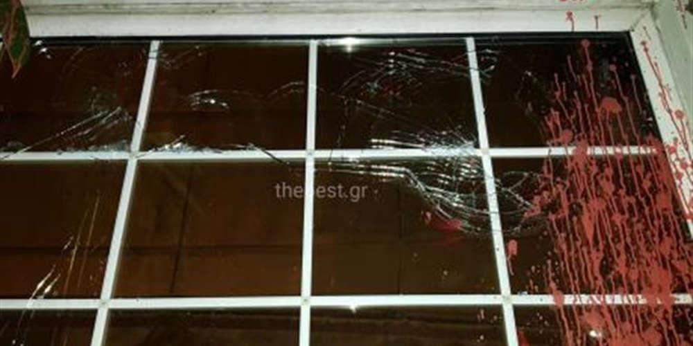 Επίθεση σε ξενοδοχείο της Πάτρας όπου μιλάει ο Άδωνις Γεωργιάδης