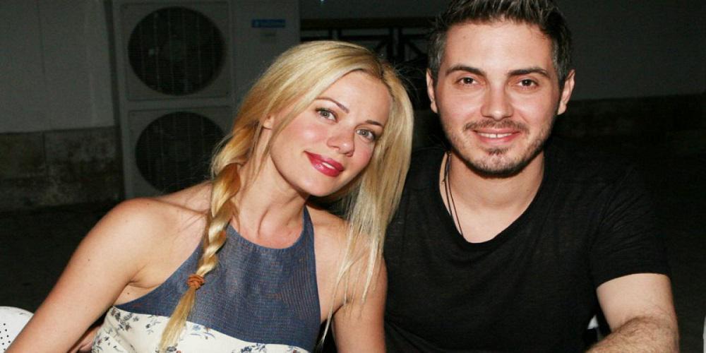 Η αμήχανη στιγμή των Χατζηγιάννη-Μακρυπούλια - Το φιλί και η αγκαλιά [βίντεο]