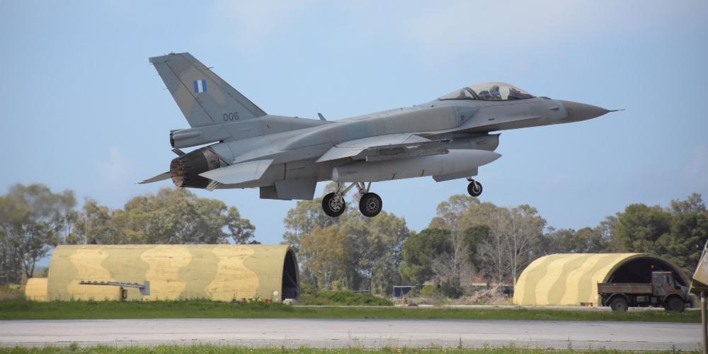 Άραξος: Τσεκούρι και μαχαίρια είχε μαζί του o οδηγός που έπεσε στην πύλη της 116 Πτέρυγας Μάχης