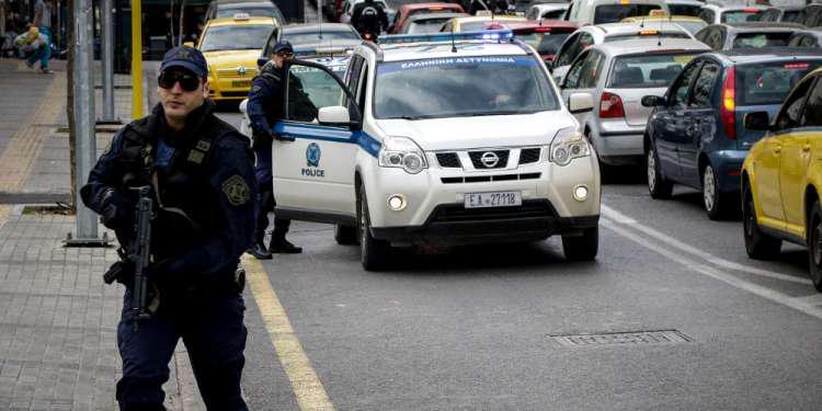 Καταδρομική επίθεση από κουκουλοφόρους στο Διοικητικό Πρωτοδικείο Αθήνας
