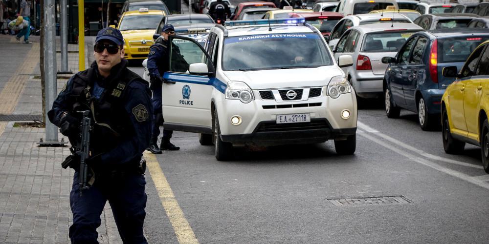 Καταδρομική επίθεση από κουκουλοφόρους στο Διοικητικό Πρωτοδικείο Αθήνας