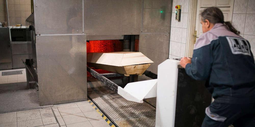 Η Εκκλησία έχει δίκιο για την αποτέφρωση, οφείλει όμως να δει τα του οίκου της