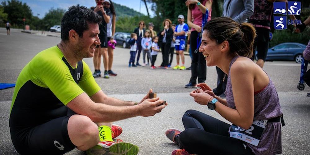 Love story στο Δίαθλο Αρχαίας Ολυμπίας – Πρόταση γάμου στον τερματισμό [εικόνες]