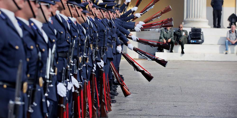 Οι πίνακες με τα νέα ειδικά μισθολόγια: Επιστροφές τριών… ταχυτήτων