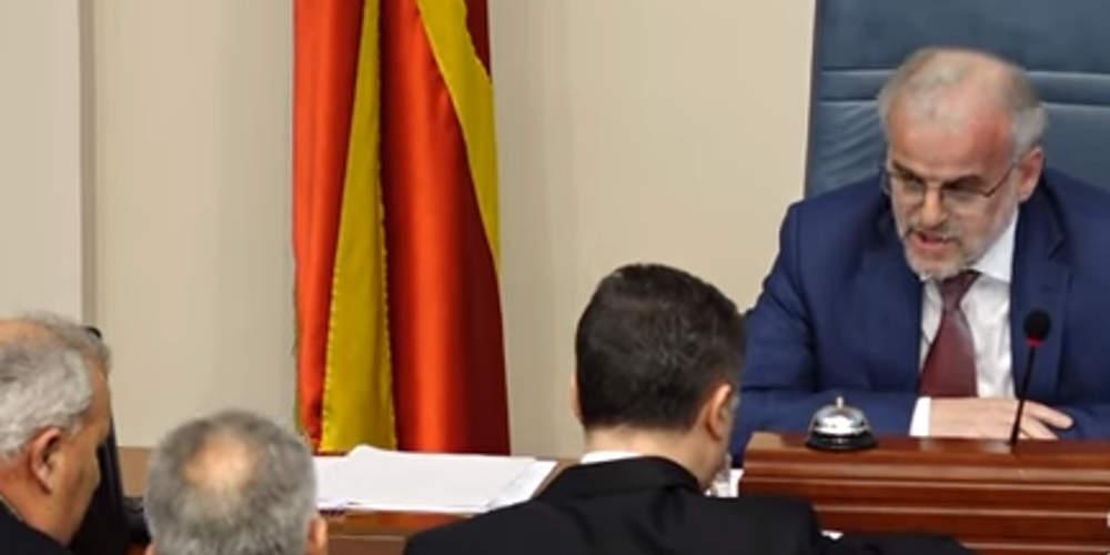 Χαμός στη βουλή των Σκοπίων: Έριξαν νερό στον πρόεδρο [βίντεο]