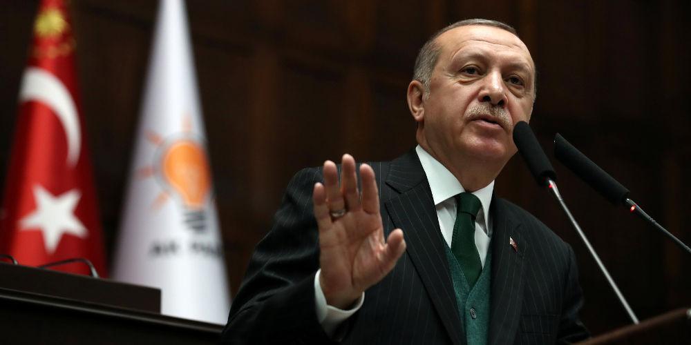 Ο Ερντογάν απειλεί την Ελλάδα και διαλύει τον στρατό του