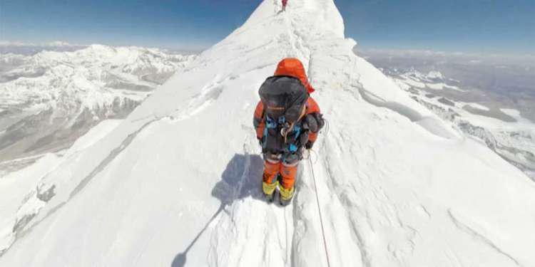 Ειδικές ομάδες καθαρίζουν βουνοκορφές των Ιμαλαΐων από τα σκουπίδια που αφήνουν πίσω τους οι αναρριχητές