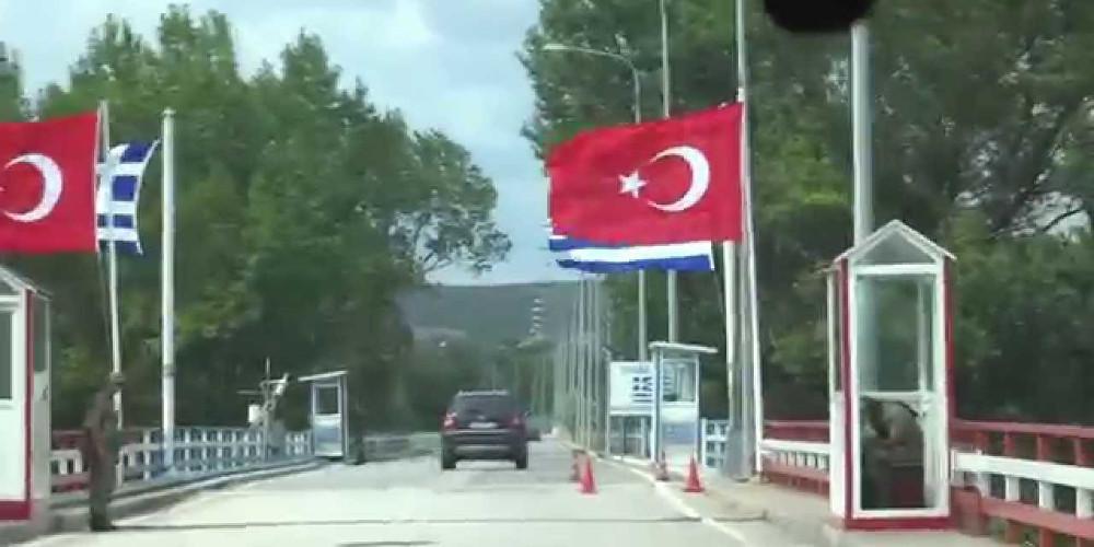 «Χείμαρρος» βοήθειας στον Έβρο: Τρακτέρ με αναμμένα φώτα τις νύχτα, τρόφιμα σε στρατιώτες και αστυνομικούς