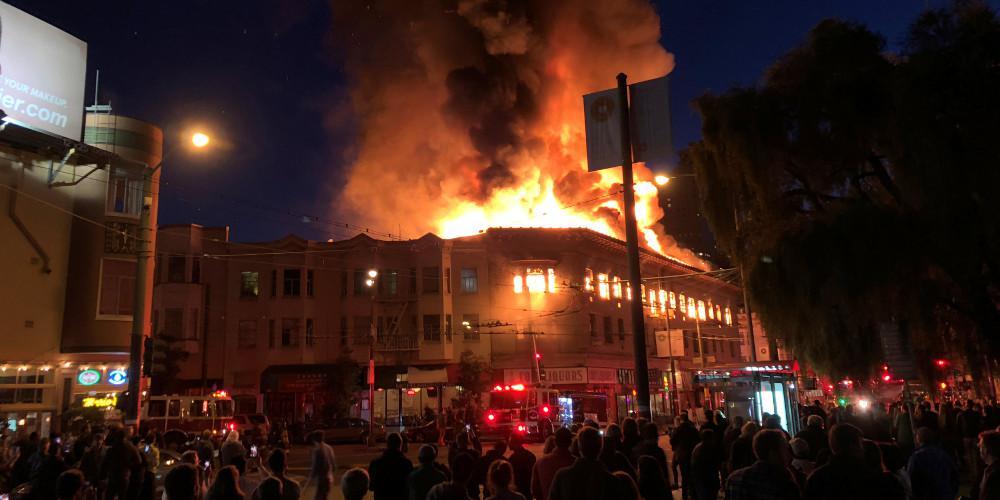 Παραιτήθηκε ο κυβερνήτης του Κεμέροβο μετά τη φονική πυρκαγιά