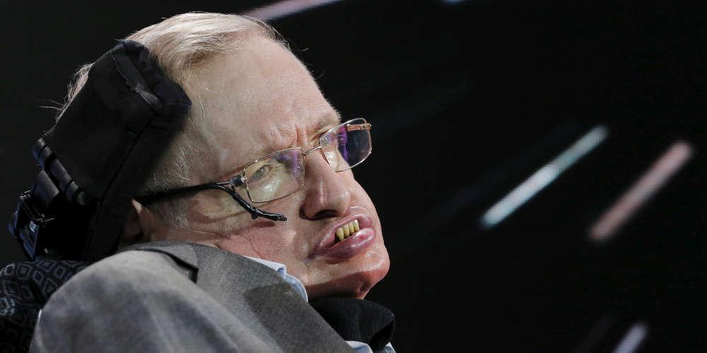 Από τι έπασχε ο Στίβεν Χόκινγκ: Η ασθένεια που τον καθήλωσε στο καροτσάκι