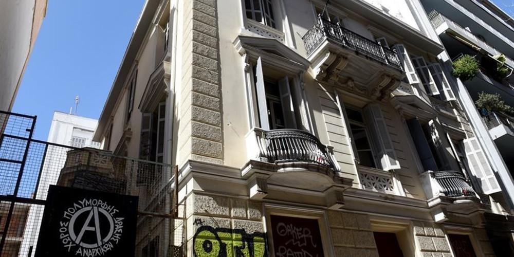 Αντιεξουσιαστές ανακατέλαβαν το κτίριο της Ζαΐμη στα Εξάρχεια