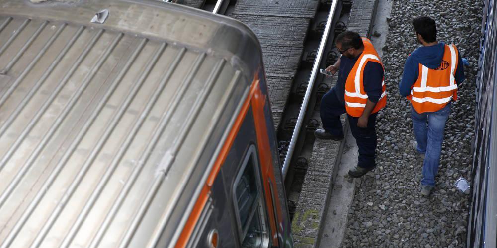 Αυτοκίνητο έπεσε από γέφυρα πάνω σε διερχόμενο τρένο στην Κηφισιά