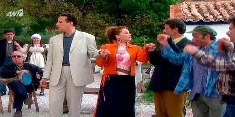 Χαμός στο Τwitter με τον νέο παπά από «το Καφέ της Χαράς»