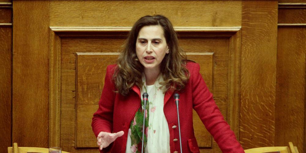 Απίστευτη καταγγελία από Κεφαλίδου: Καθηγήτρια γαλλικών σε Δ/νση Φυσικής Αγωγής του Υπουργείου Παιδείας