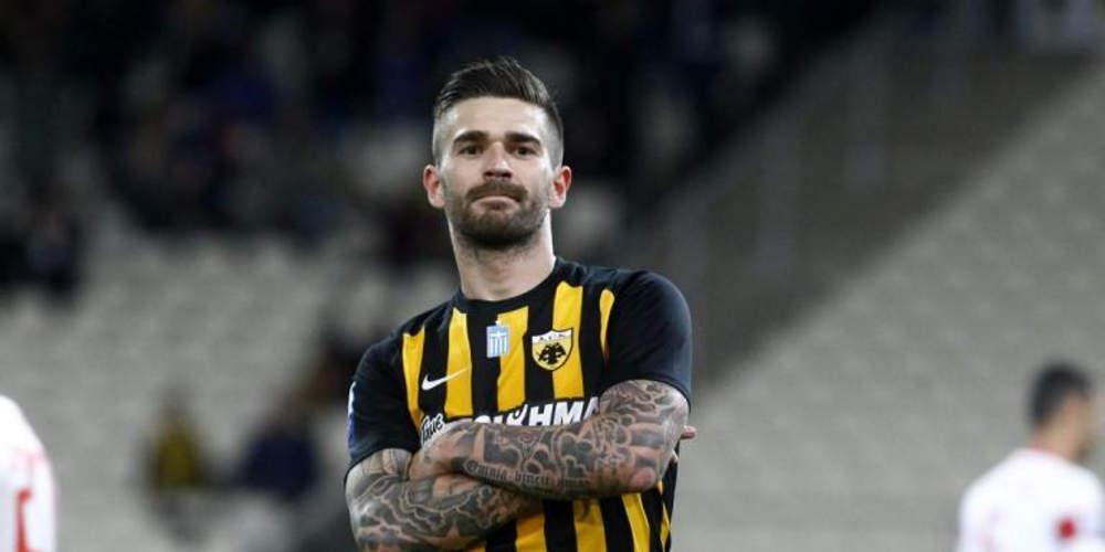 Ο Λιβάγια... τρελάθηκε: Έχασε στοίχημα και έκανε τζόκινγκ με το εσώρουχο! [βίντεο]