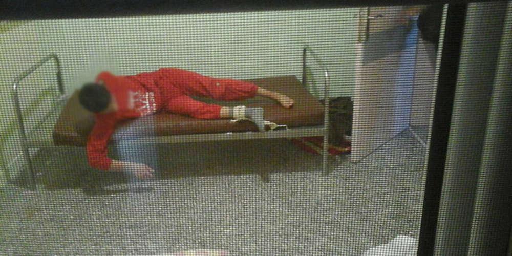 Φρίκη: Δένουν άτομα με αυτισμό στο Λοιμωδών [εικόνες]