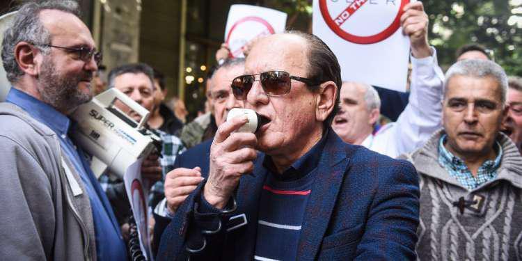 Aπεργία των ταξί στις 15 Απριλίου – Πρόεδρος ΣΑΤΑ : Θα τα κάνουν γυαλιά-καρφιά αν δεν μας αφήνουν να κινούμαστε στις λεωφορειολωρίδες Λυμπερόπουλος: Θα κάνουμε «Κούγκι» με τον τουρισμό μετά τα επεισόδια στην συγκέντρωση των οδηγών ταξί