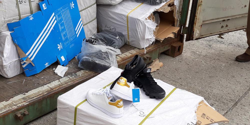 Φορτίο-μαμούθ με προϊόντα «μαϊμού» κατέσχεσαν στον Πειραιά [εικόνες]