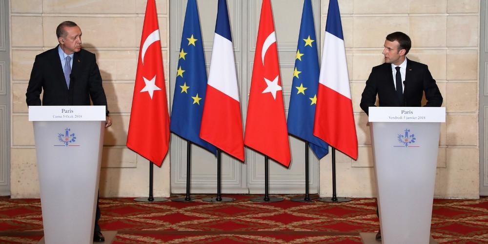 Οργισμένο μήνυμα Ερντογάν σε Μακρόν: Είσαι ατζαμής και άπειρος