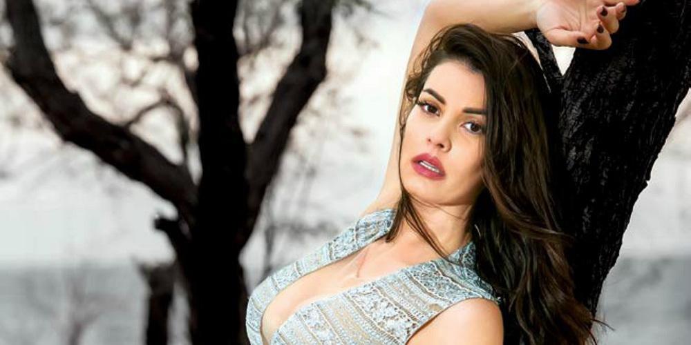 Η χυμώδης Μαρία Κορινθίου φωτογραφίζεται με εσώρουχα και… ζαλίζει [εικόνες]