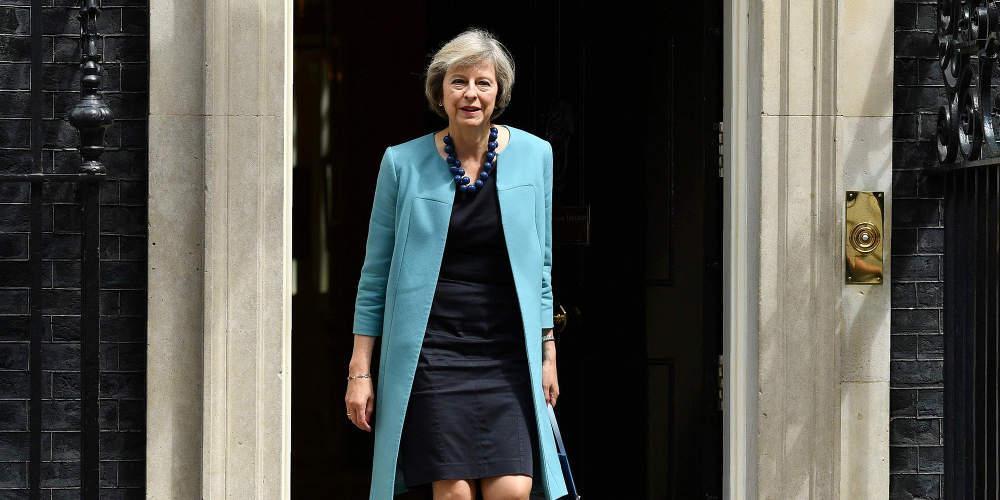 Η Τερέζα Μέι στην εκδήλωση για τα 22 θύματα της τρομοκρατικής επίθεσης στο Μάντσεστερ