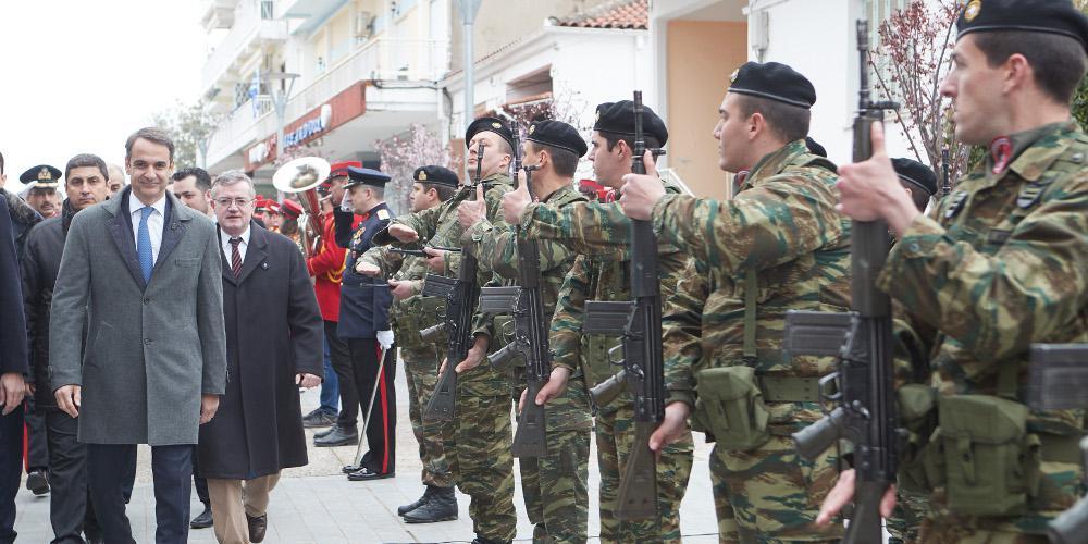 Συνάντηση του Κυριάκου Μητσοτάκη με τους γονείς των δύο στρατιωτικών