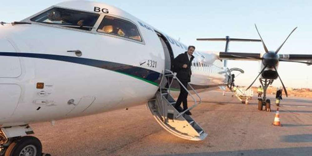 Ο διασκεδαστικός διάλογος του Μητσοτάκη με πολίτη στο αεροπλάνο