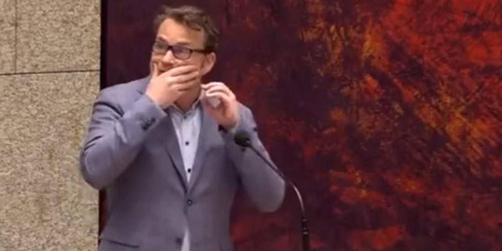 Βίντεο σοκ: Απόπειρα αυτοκτονίας μέσα στο ολλανδικό κοινοβούλιο