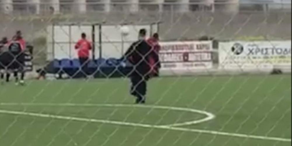 Θα μείνεις άφωνος: Παπάς κάνει… παπάδες με την μπάλα [βίντεο]