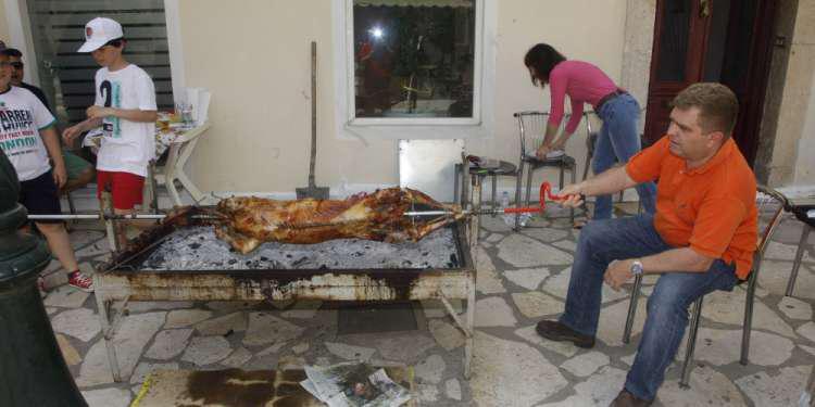 Γιατί το Πάσχα σουβλίζουμε αρνί