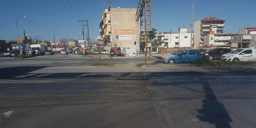 Διαμαρτυρία εκατοντάδων Λαρισαίων στο σημείο που έχασε τη ζωή της η 28χρονη Πωλίνα