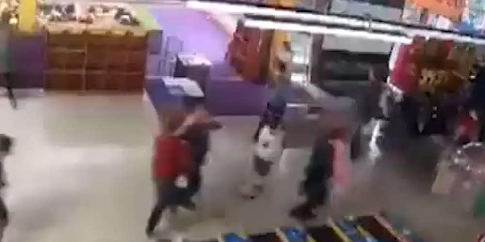 Βίντεο-σοκ: Πανικόβλητοι τρέχουν να ξεφύγουν από την φονική πυρκαγιά στην Ρωσία