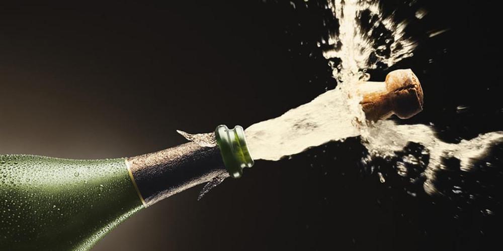 Νόμος Πούτιν για σαμπάνιες φέρνει πανικό σε ρωσικές ελίτ