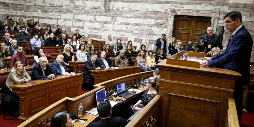 Η Βουλή τίμησε την μέρα θεάτρου – Ανέβασε παράσταση ο Γεράσιμος Σκιαδαρέσης [εικόνες & βίντεο]