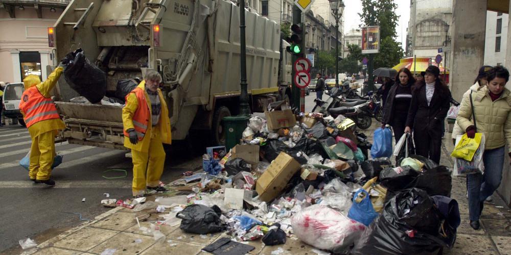 Διπλή ανατροπή για τα βαρέα στο Δημόσιο - Αύξηση του ορίου συνταξιοδότησης στα 67 έτη από 62