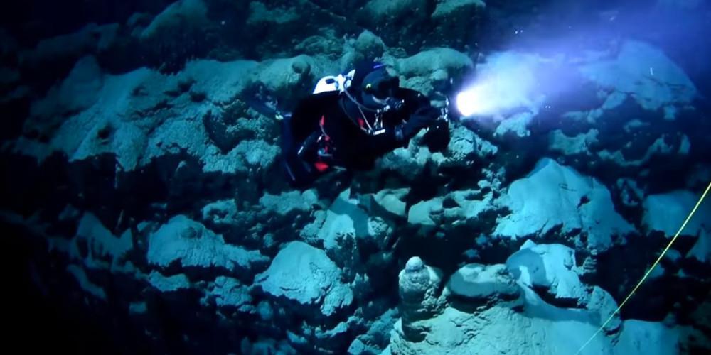 Κόβει την ανάσα το «χιονισμένο» υποθαλάσσιο σπήλαιο του Αιγαίου [βίντεο]