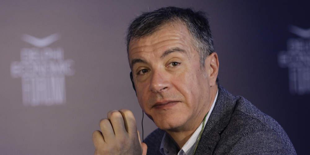 Ο Σταύρος Θεοδωράκης τιμά και εξυμνεί τις γυναίκες με σκίτσα της Carol Rossetti