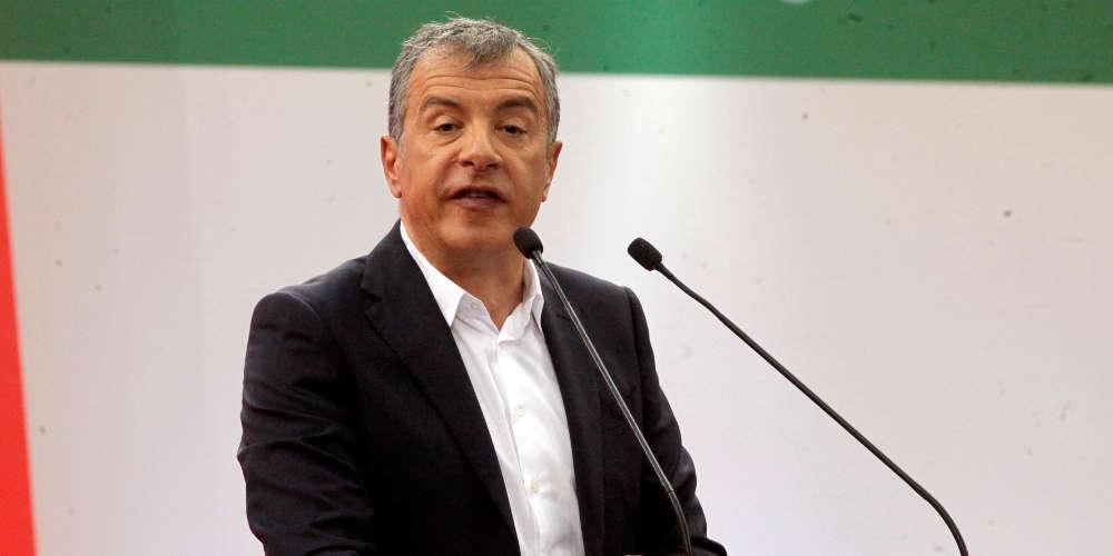 Ο Θεοδωράκης τραγουδά Καρρά και δίνει απαντήσεις [βίντεο]