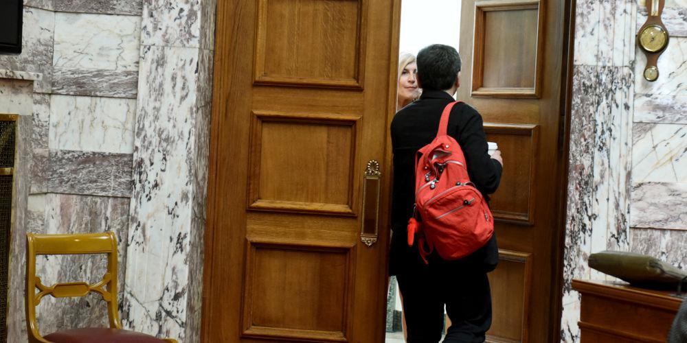 Νυχτερινή σύσκεψη στο γραφείο του Τσακαλώτου - Ποιοι πήγαν, τι συζήτησαν