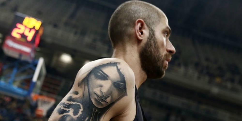 Το τατουάζ και το μήνυμα αγάπης του Βασιλόπουλου! [εικόνα]