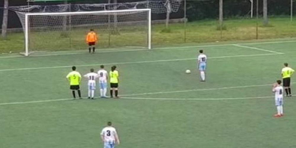 Το βίντεο της ημέρας: 13χρονος διδάσκει fair play αστοχώντας επίτηδες σε πέναλτι!