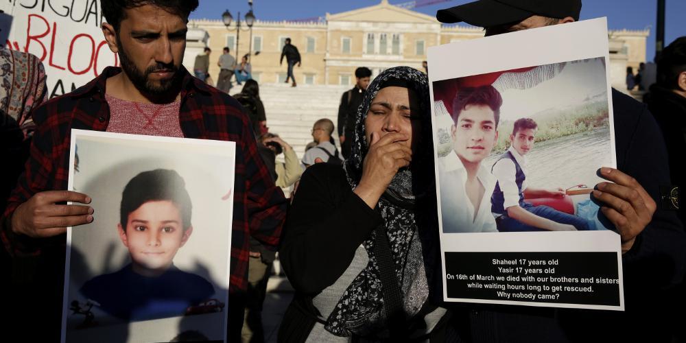 Συγκέντρωση διαμαρτυρίας στην πλατεία Συντάγματος για το ναυάγιο στο Αγαθονήσι Συγκέντρωση διαμαρτυρίας στην πλατεία Συντάγματος για το ναυάγιο στο Αγαθονήσι