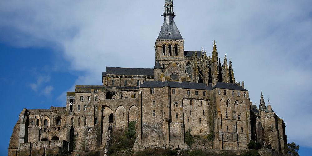 Εκκενώθηκε το Μον Σεν Μισέλ, οι αρχές αναζητούν έναν ύποπτο