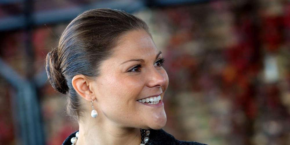 Φωτογράφος προσπάθησε να θωπεύσει την πριγκίπισσα Βικτώρια σε εκδήλωση της Σουηδικής Ακαδημίας Επιστημών